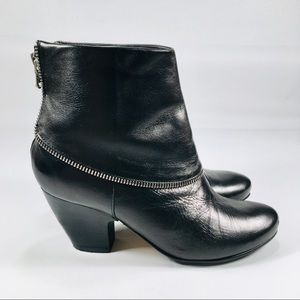 Van Eli Ankle Boots